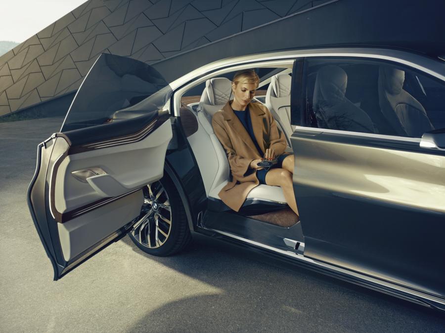  BMW Vision Future Luxury Concept 2014 года  (фото 12 из 57)